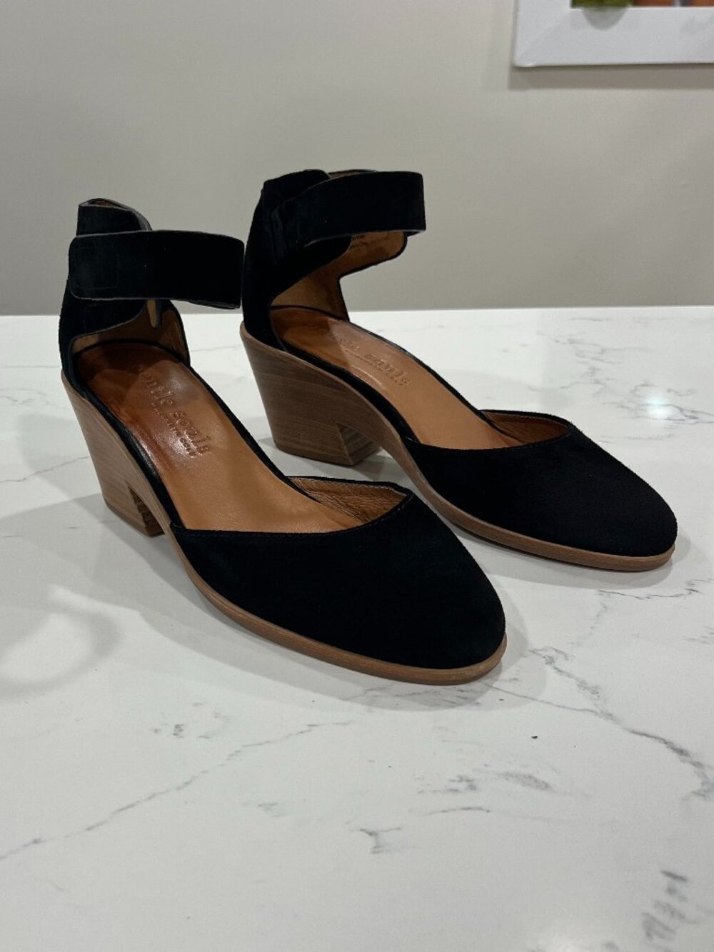 Gentle Souls by Kenneth Cole Women's Blaise Leather Wedge Pump Sz 7.5